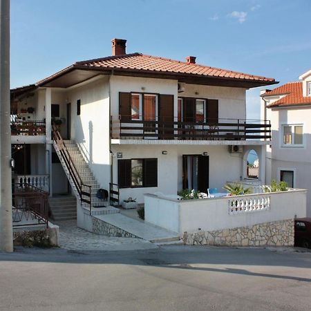 Double Room Vrbnik 5301B Bagian luar foto