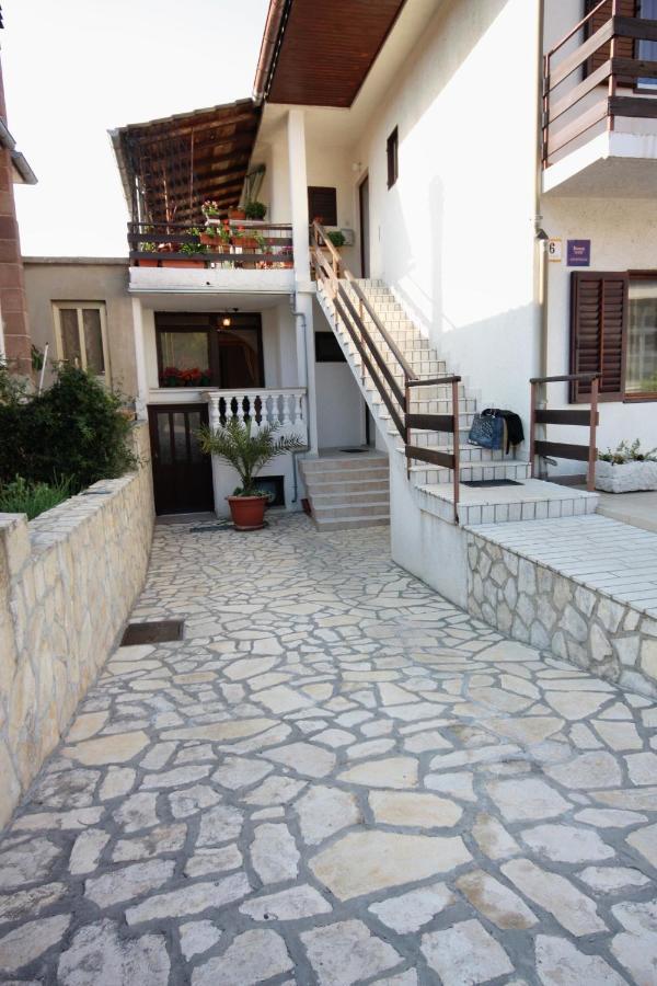 Double Room Vrbnik 5301B Bagian luar foto